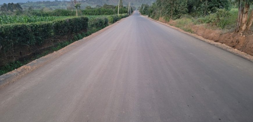 1/4 acre plots 600M from Tarmac